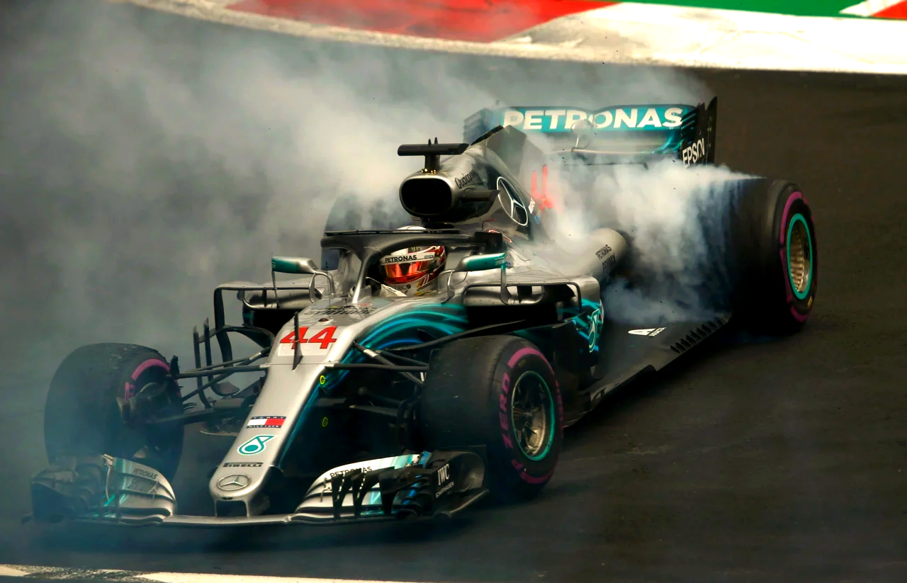 红牛车队翻盘梅赛德斯，汉密尔顿惊艳四座