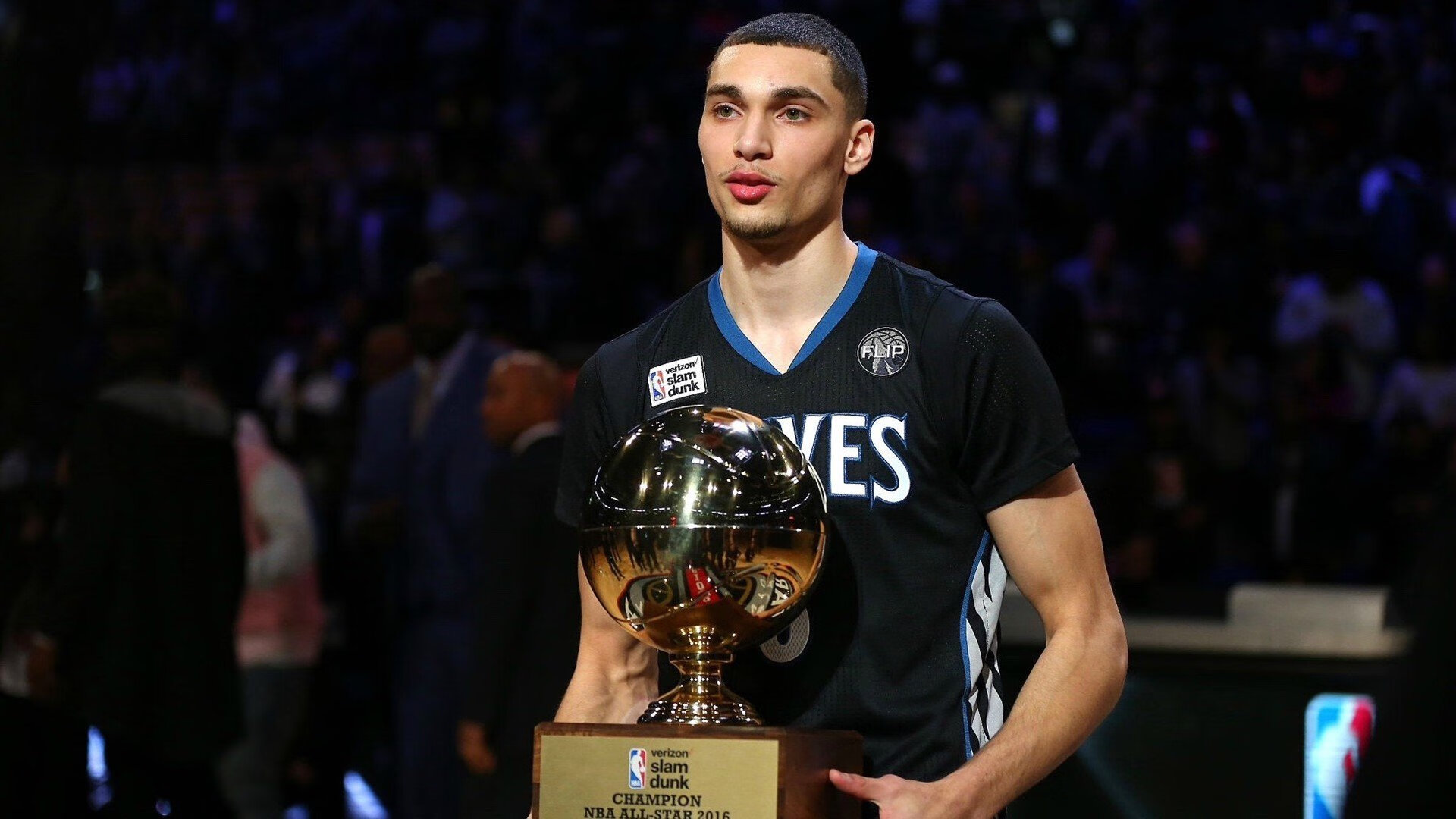 F1引擎轰鸣与无声封喉，当新赛季开战之夜与哈利伯顿的巨星时刻交汇